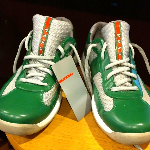 PRADA 👀 - Picture 1 of 16